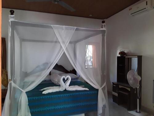 Amed Cabin | Blue Star Bungalows & Cafe