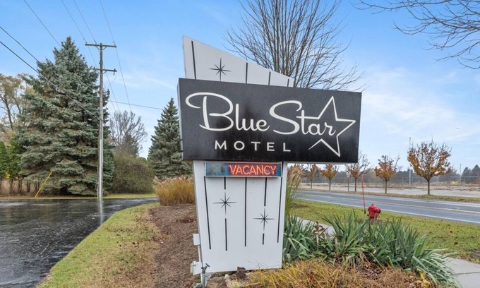 Douglas Hotel | Blue Star Motel #8 - Studio Hotel, Sleeps 2