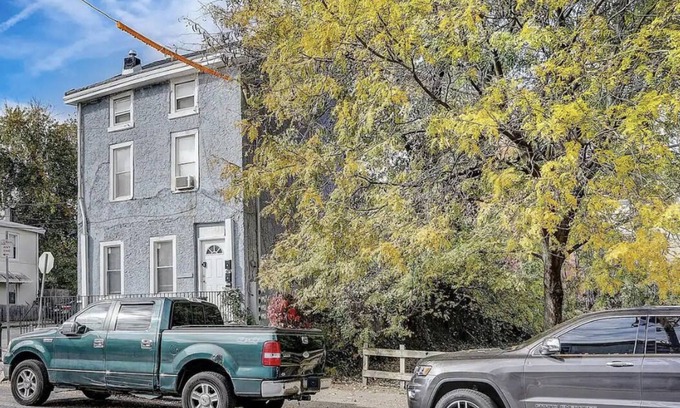 Northwest Philadelphia House | Blue Urban Oasis Near Historic Germantown