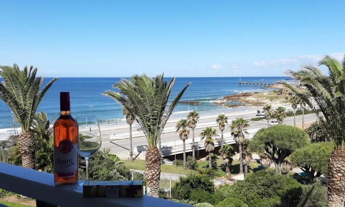 Summerstrand Apartment | Blue views at Brookes Hill Suites