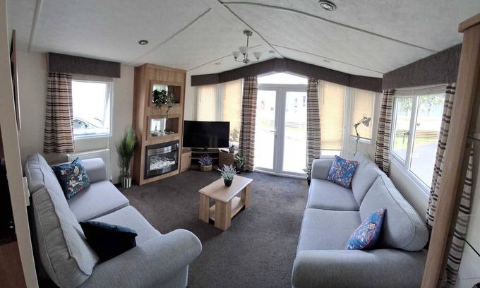 Dawlish Warren House | Blue Water Retreat Dawlish Warren Sleeps 4 - 10min walk from Beach, Pet Friendly