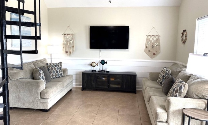 Grand Isle House | Blue Water Villa A - Lemonade Escapade - Beach Access - Island Realty