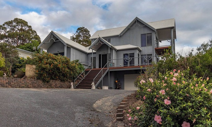 Mallacoota House | Blue Waters Lakeside escape.