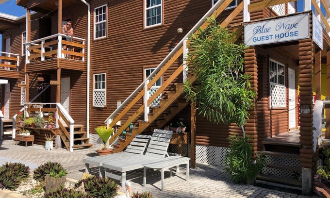 Caye Caulker Hotel | Blue Wave Guest House
