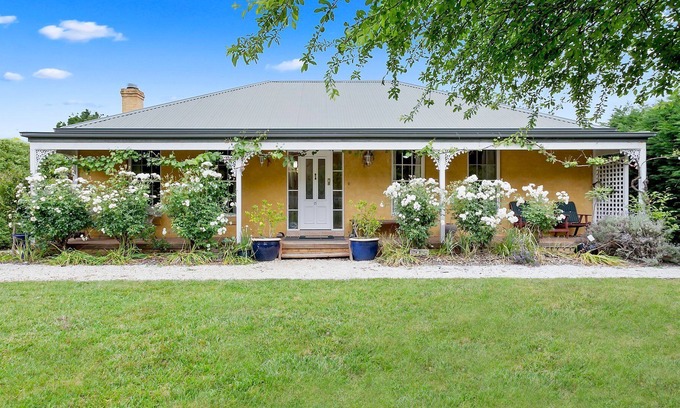 Berrima House | Blue Wren at Berrima