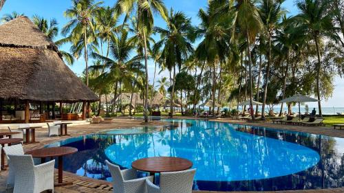 Kiwengwa Hotel | Bluebay Beach Resort & Spa