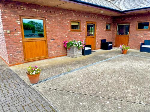 Tetney House | Bluebell Cottage - Cedar Park