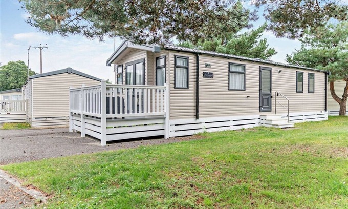 Ringwood House | Bluebell Holiday Home Dorset is a modern 2 bedroom, 6 berth holiday caravan