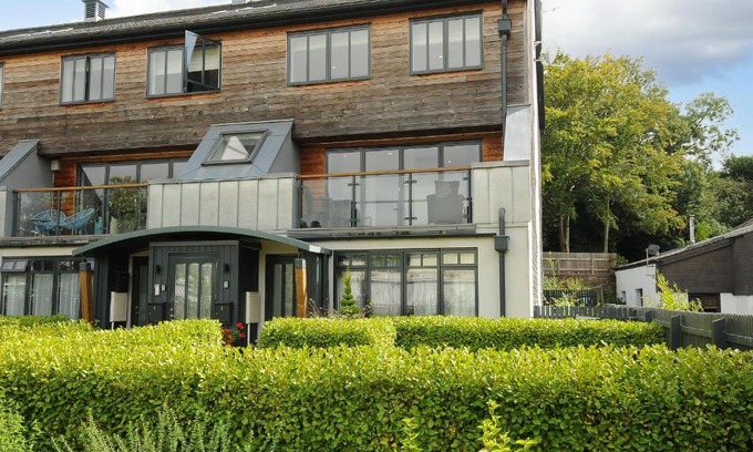 Lostwithiel House | Bluebell Retreat