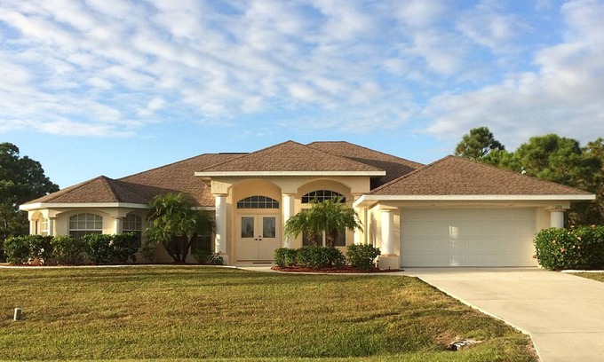 Pine Valley Villa | Bluebell Villa. Outstanding Luxury Lakeside 4 Bedroom Villa