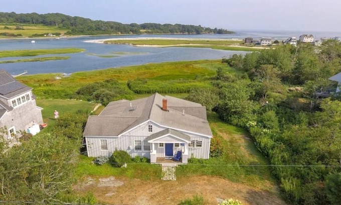 Higgins Beach Cottage | Blueberry Cottage, Higgins Beach, Scarborough, ME