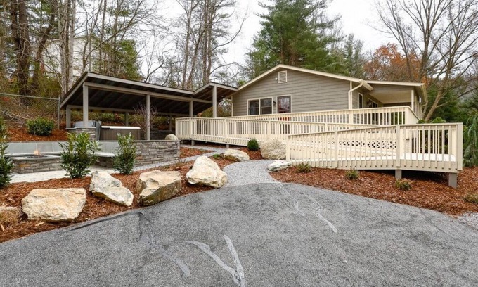 Weaverville House | Bluebird Cottage - Hot Tub, Firepit, 15 mins to DT Asheville