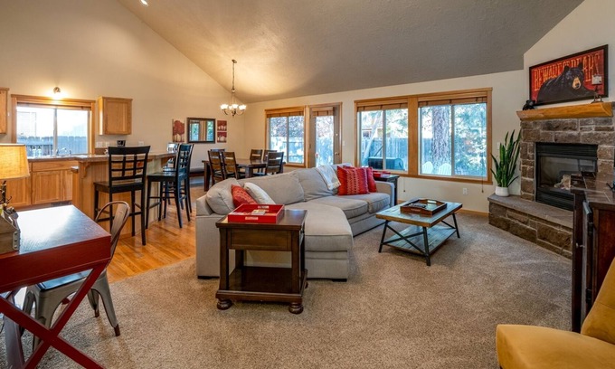 Southwest Bend House | Bluebird Day - Quail Pine Retreat