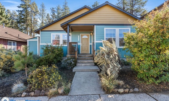 Southern Crossing House | Bluebird Day - Raven Sky Bungalow