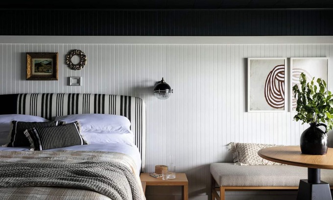Ocean Point Hotel | Bluebird Ocean Point Inn | Oceanfront King w/Porch | Free Coffee and Tea