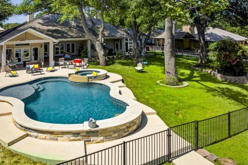 Kingsland House | Bluebonnet Retreat Haven