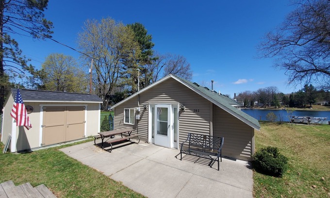 Harrison House | Bluegill lake -Lake front retreat- Dog friendly - additional charge