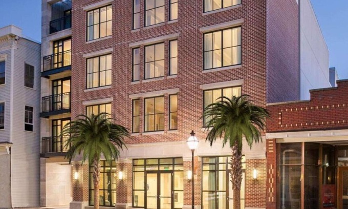 Cannonborough Elliotborough Resort | Bluegreen's King 583 Resort - 1 Bd. – Historic Charleston with a Modern Twist