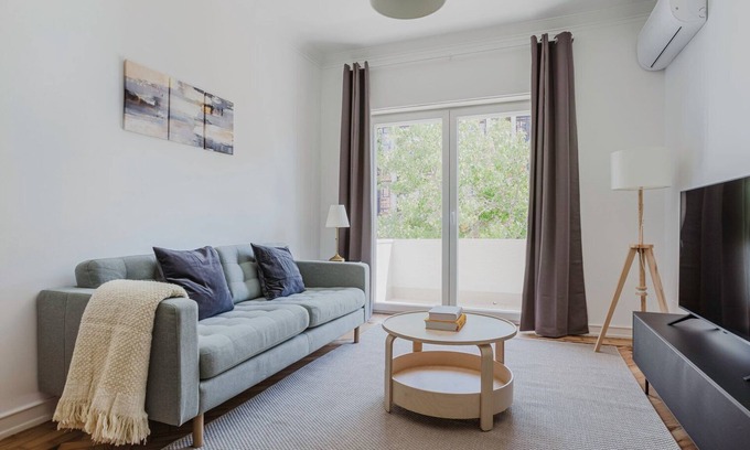 Sao Joao de Deus Apartment | Blueground | Areeiro, furnished, washer, a/c