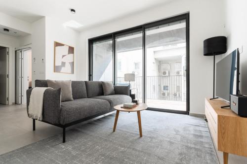 Tel Aviv Apartment | Blueground at Tzameret, High End, Balcony