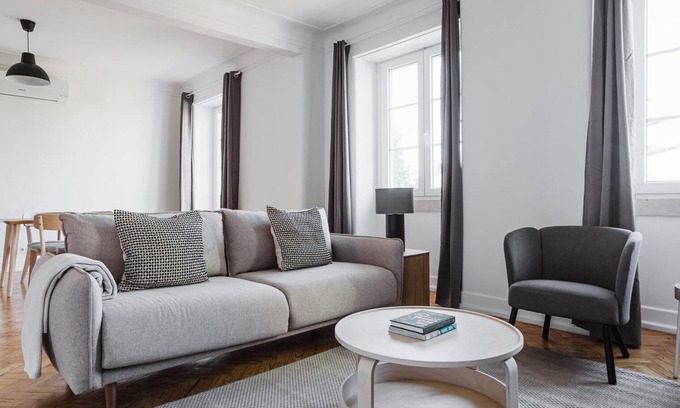 Sao Joao de Deus Apartment | Blueground | Avenida de Roma 2bd apartment