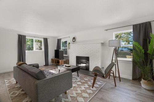 Mid-Beacon Hill Apartment | Blueground Beacon Hill nr groceries parks SEA-702