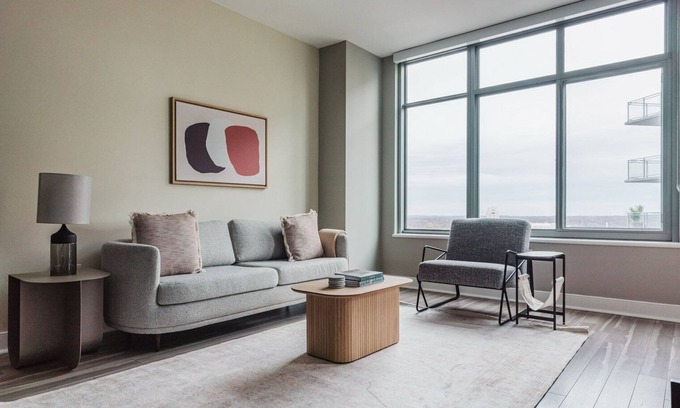 Woodmont Triangle Apartment | Blueground | Bethesda 1bd apartment