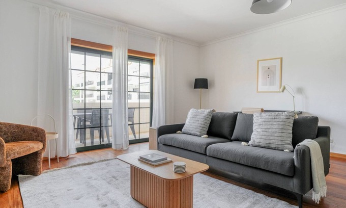 Carcavelos Apartment | Blueground | Carcavelos, furniture & full kitchen