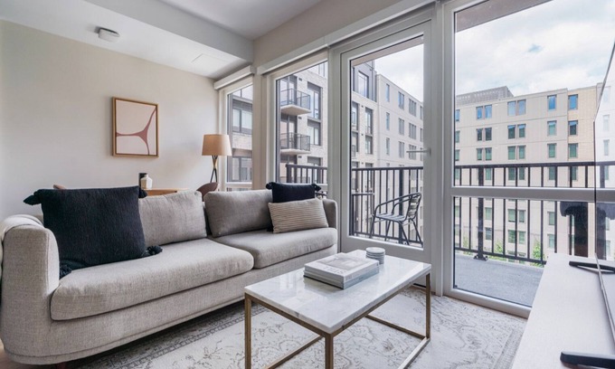 Columbia Heights Apartment | Blueground | Columbia Heights, pool, nr Meridian Hill Park