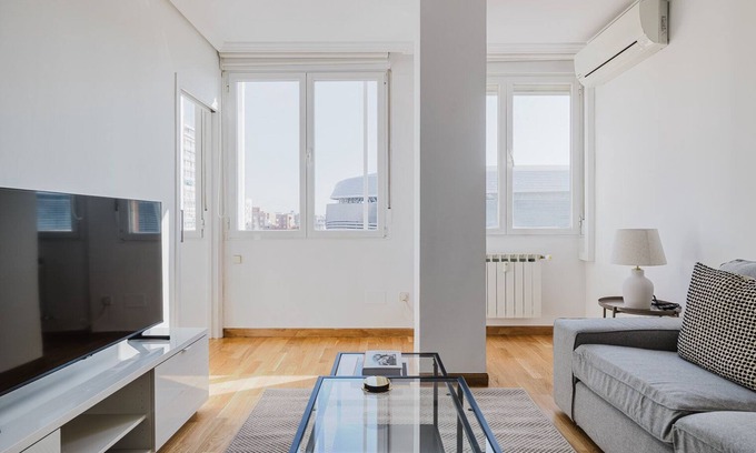 Castillejos Apartment | Blueground | Cuatro Caminos, AC & w/d, nr stadium