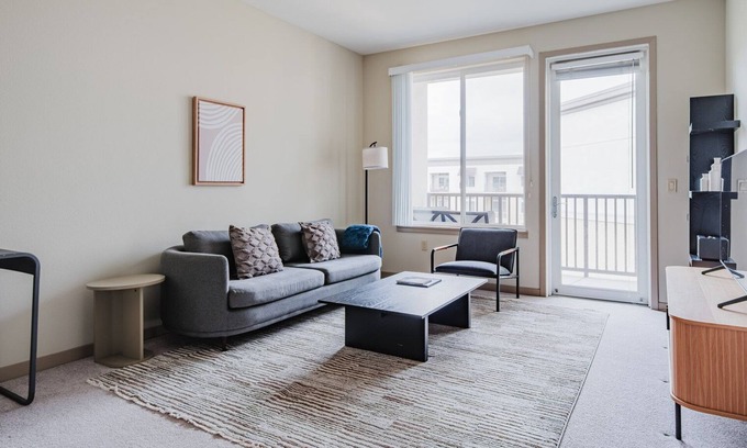 Dublin Apartment | Blueground | Dublin, pool & AC, nr museums