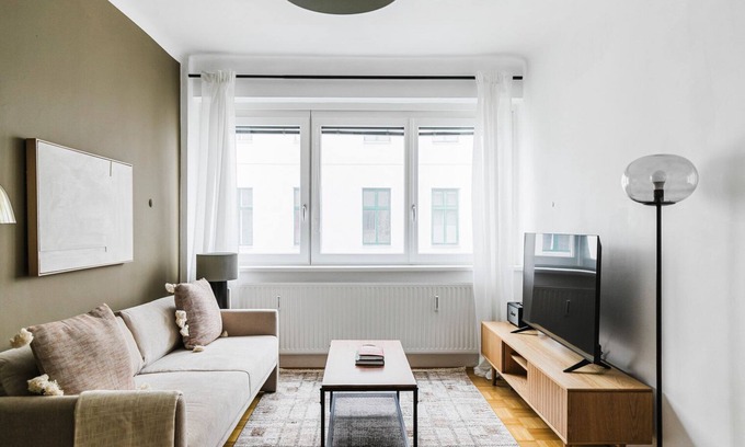 Altlerchenfeld Apartment | Blueground | Josefstadt, elevator, nr landmarks