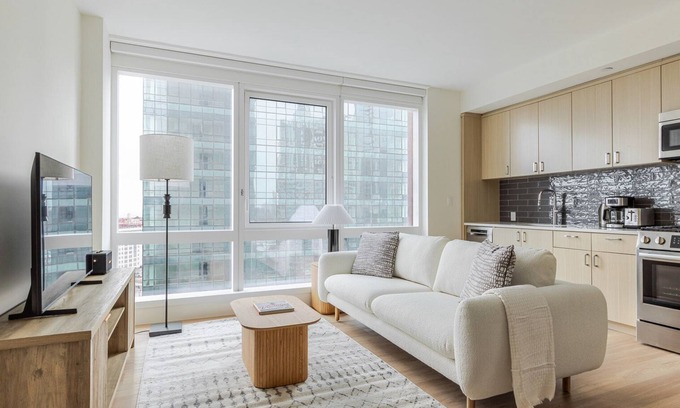Hunters Point Apartment | Blueground | LIC, gym & w/d, nr MoMA PS1