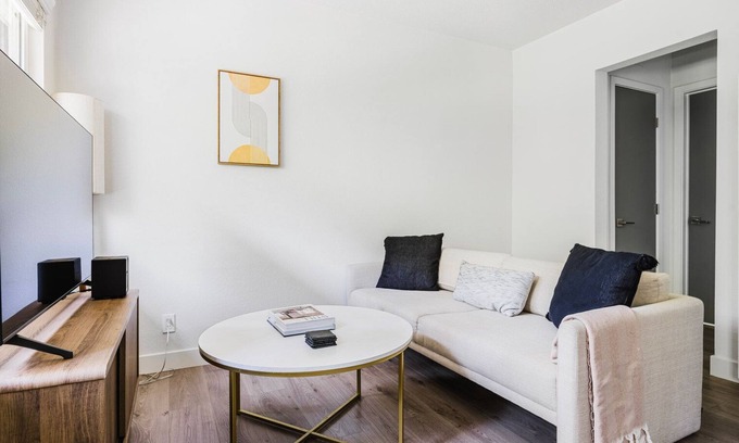 Mar Vista Apartment | Blueground | Mar Vista, nr Venice Beach & w/d