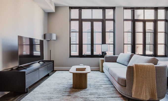 Mount Vernon Square Apartment | Blueground | Mt Vernon, pool & w/d, nr Chinatown