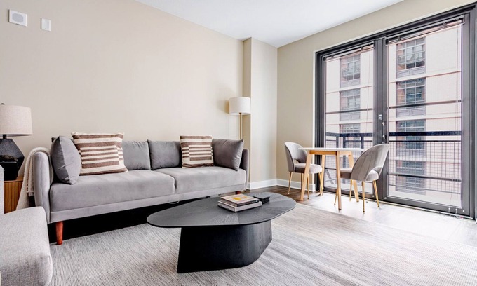 Mount Vernon Square Apartment | Blueground | Mt Vernon Sq, pool & gym, nr museums