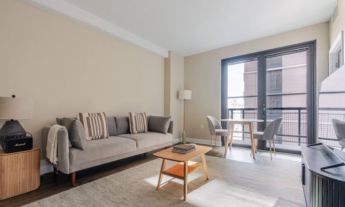 Mount Vernon Square Apartment | Blueground | Mt Vernon Sq, pool & gym, nr museums