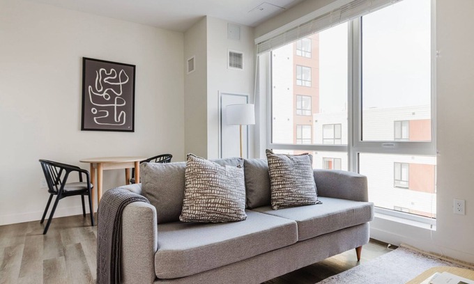 Revere Apartment | Blueground | Revere, pool, nr Revere Beach