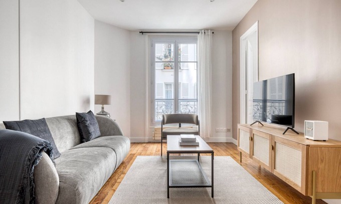 Quartier de l'Ecole-Militaire Apartment | Blueground | Sèvres-Lecourbe, furnished, intercom
