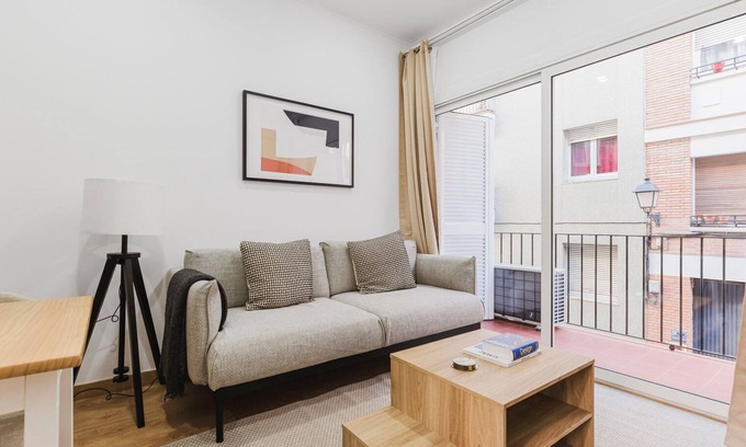Sarria Apartment | Blueground | Sarrià, AC & balcony, nr Pedralbes