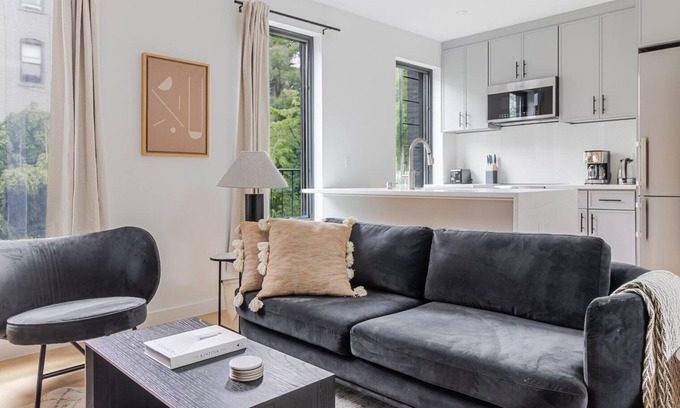 Williamsburg Apartment | Blueground | South Williamsburg, washer, nr Domino Park