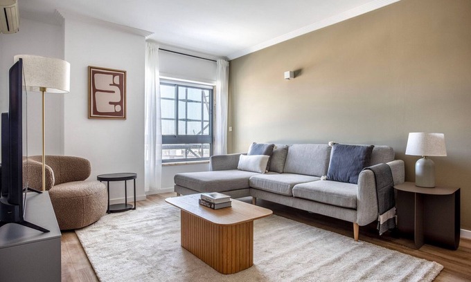 Cidade Universitaria Apartment | Blueground | Telheiras, pool