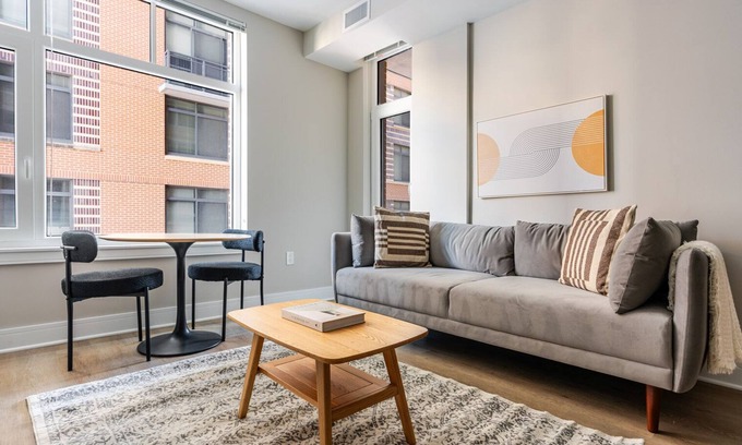 Woodmont Triangle Apartment | Blueground | Woodmont, pool & w/d, nr Bethesda Row