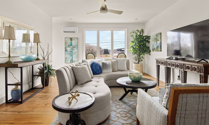Hermitage House | "Blues Alley #9" 3 bed-3-1/2 baths-15 minutes to Downtown Nashville