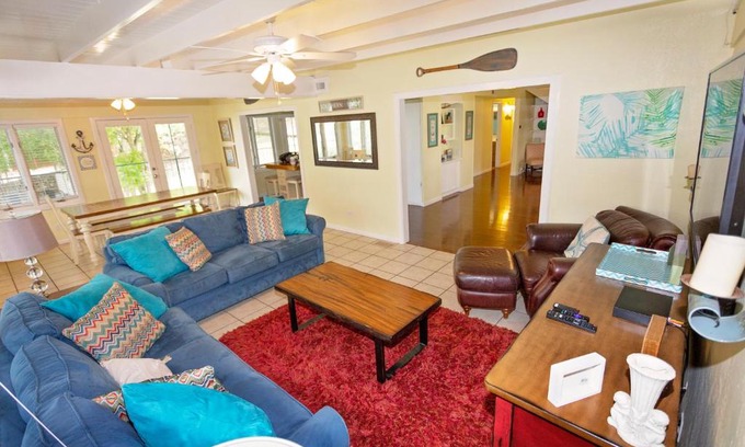 Canyon Lake House | Blues Escape 4000 sqft. A few steps to Canyon Lake