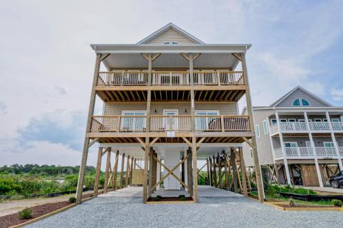 Sneads Ferry House | Bluewater Villa by Sea Scape Properties