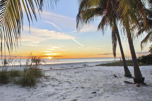 Fort Myers Beach House | Bluewaters Resort by Sun Palace Vacations