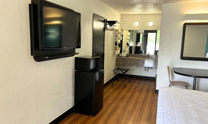 Beeville Hotel | Blueway Inn Beeville Extended Stay