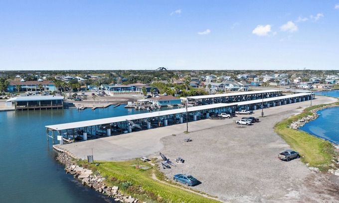 Flour Bluff Hotel | Bluffs Landing Marina King Room - Walk to Fishing Charters #2