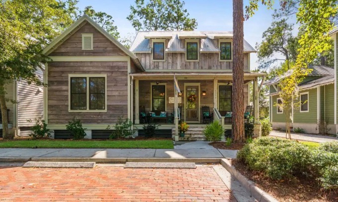 Old Town Bluffton House | Bluffton Farm Cottage: Enjoy Southern HospitalitynDates available this Summer